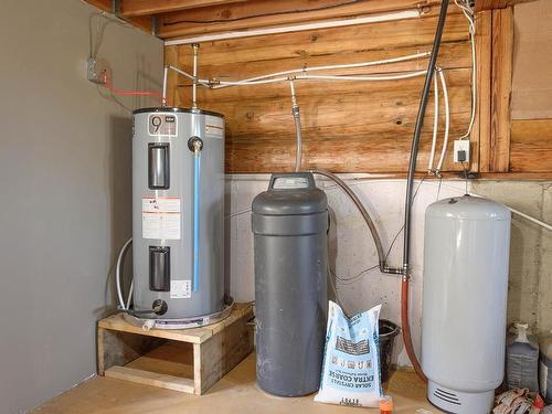 2141 Schamps Road, Kamloops, BC - Indoor Photo Showing Basement