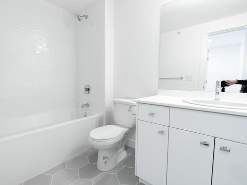 116-8960 Dallas Drive, Kamloops, BC - Indoor Photo Showing Bathroom