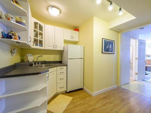 232 Cypress Ave, Kamloops, BC - Indoor Photo Showing Kitchen