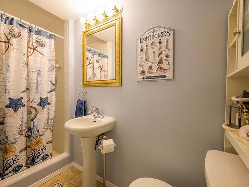 232 Cypress Ave, Kamloops, BC - Indoor Photo Showing Bathroom