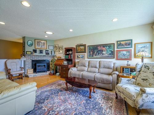 232 Cypress Ave, Kamloops, BC - Indoor Photo Showing Living Room With Fireplace