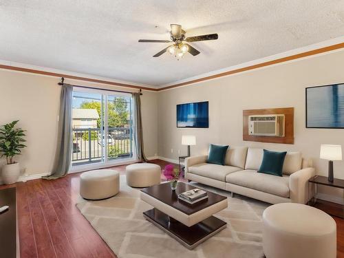 1326 Ottawa Place, Kamloops, BC - Indoor Photo Showing Living Room