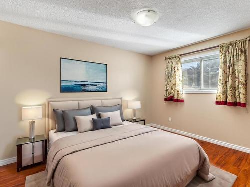 1326 Ottawa Place, Kamloops, BC - Indoor Photo Showing Bedroom