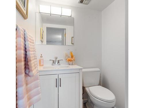 406-1041 Rockland Ave, Victoria, BC - Indoor Photo Showing Bathroom