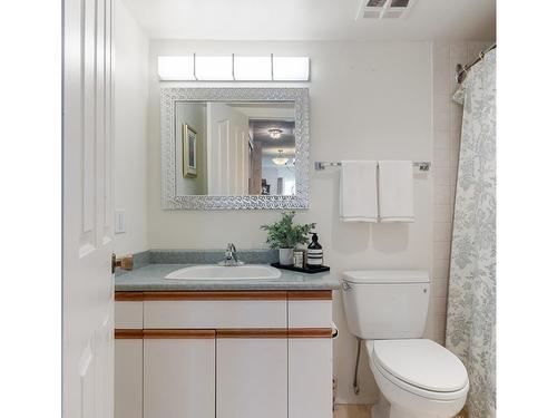 406-1041 Rockland Ave, Victoria, BC - Indoor Photo Showing Bathroom