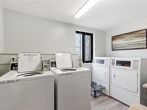 406-1041 Rockland Ave, Victoria, BC - Indoor Photo Showing Laundry Room