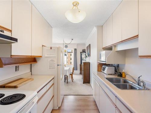 406-1041 Rockland Ave, Victoria, BC - Indoor Photo Showing Kitchen With Double Sink