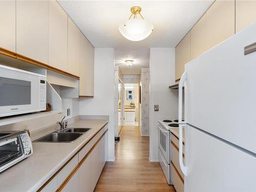 406-1041 Rockland Ave, Victoria, BC - Indoor Photo Showing Kitchen With Double Sink