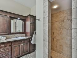 Ensuite bathroom - 