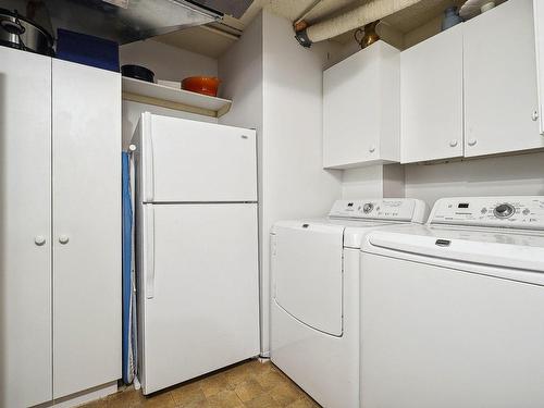 Salle de lavage - 507-80 Av. Lorne, Saint-Lambert, QC - Indoor Photo Showing Laundry Room