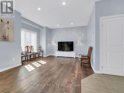 40 - 2910 Tokala Trail, London, ON - Indoor Photo Showing Living Room