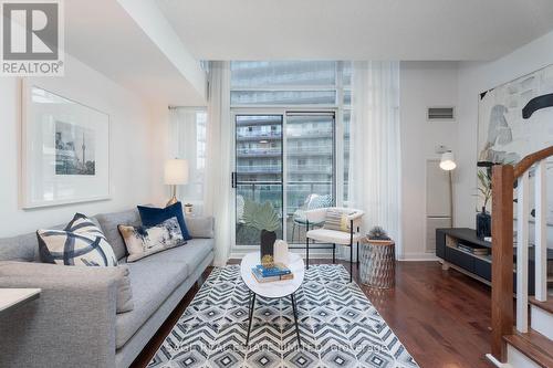 832 - 600 Fleet Street, Toronto, ON - Indoor Photo Showing Living Room