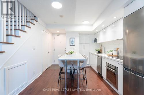 832 - 600 Fleet Street, Toronto, ON - Indoor Photo Showing Kitchen With Upgraded Kitchen