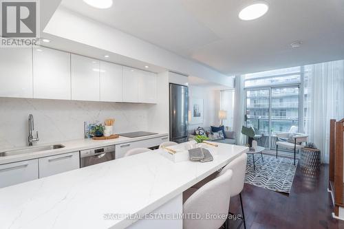 832 - 600 Fleet Street, Toronto, ON - Indoor Photo Showing Kitchen With Upgraded Kitchen