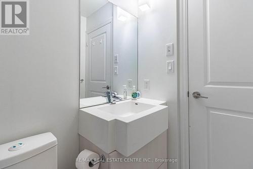 1610 - 8 The Esplanade, Toronto, ON - Indoor Photo Showing Bathroom