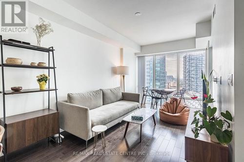 1610 - 8 The Esplanade, Toronto, ON - Indoor Photo Showing Living Room