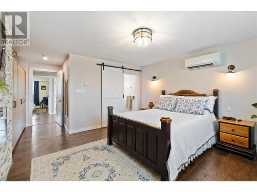 855 Rumney Road, West Kelowna, BC - Indoor Photo Showing Bedroom