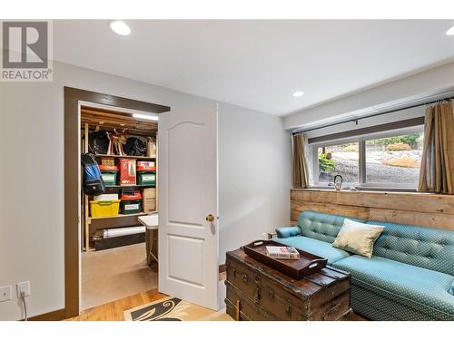 855 Rumney Road, West Kelowna, BC - Indoor Photo Showing Living Room