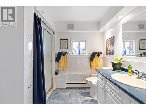 855 Rumney Road, West Kelowna, BC - Indoor Photo Showing Bathroom