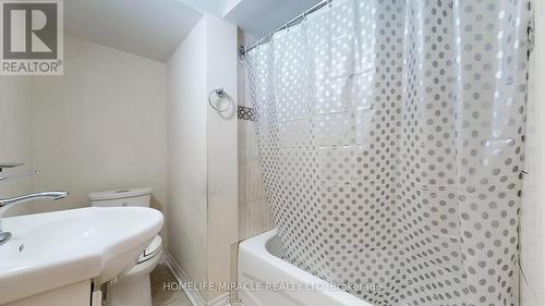 870 Khan Crescent, Mississauga, ON - Indoor Photo Showing Bathroom