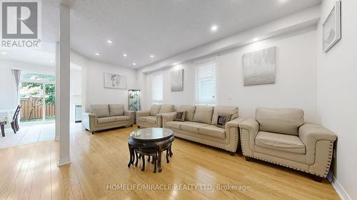 870 Khan Crescent, Mississauga, ON - Indoor Photo Showing Living Room