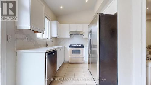 870 Khan Crescent, Mississauga, ON - Indoor Photo Showing Kitchen With Stainless Steel Kitchen With Upgraded Kitchen
