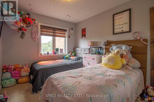 144 Crafter Crescent, Hamilton, ON - Indoor Photo Showing Bedroom