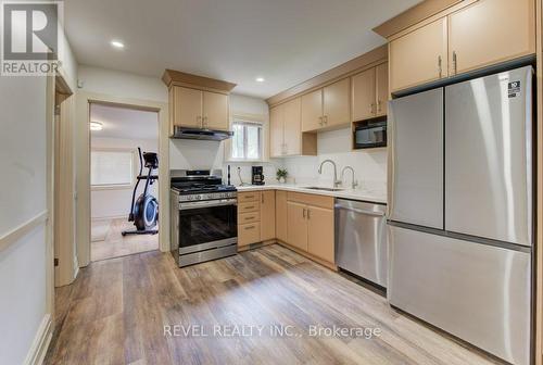 72 Edgemont Street N, Hamilton, ON - Indoor Photo Showing Kitchen