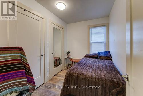 72 Edgemont Street N, Hamilton, ON - Indoor Photo Showing Bedroom