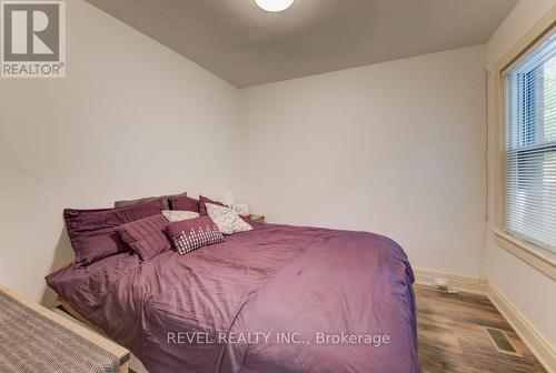 72 Edgemont Street N, Hamilton, ON - Indoor Photo Showing Bedroom