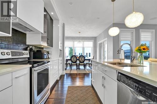 3433 Green Brook Road, Regina, SK - Indoor Photo Showing Kitchen With Stainless Steel Kitchen With Double Sink With Upgraded Kitchen