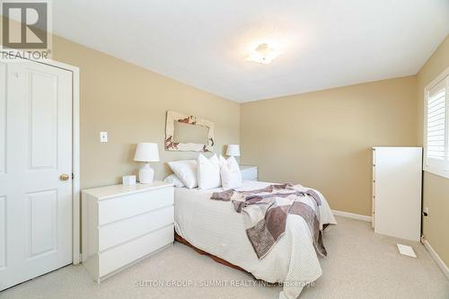 76 Vista Drive, Mississauga, ON - Indoor Photo Showing Bedroom