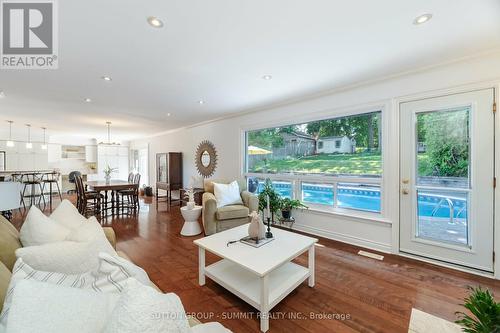 76 Vista Drive, Mississauga, ON - Indoor Photo Showing Living Room