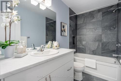 1296 Twilite Boulevard, London, ON - Indoor Photo Showing Bathroom