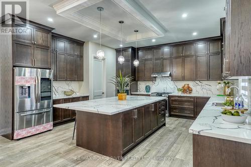 104 Northview Avenue, Whitby (Blue Grass Meadows), ON - Indoor Photo Showing Kitchen With Upgraded Kitchen