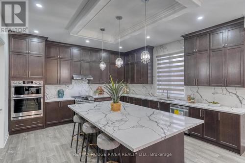 104 Northview Avenue, Whitby (Blue Grass Meadows), ON - Indoor Photo Showing Kitchen With Upgraded Kitchen