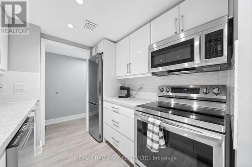 419 - 711 Bay Street, Toronto, ON - Indoor Photo Showing Kitchen With Upgraded Kitchen