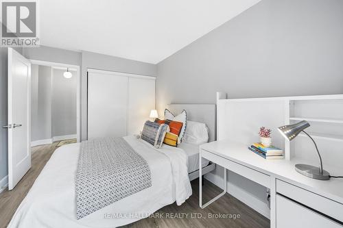 419 - 711 Bay Street, Toronto, ON - Indoor Photo Showing Bedroom