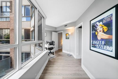 419 - 711 Bay Street, Toronto, ON - Indoor Photo Showing Other Room