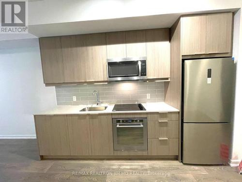 523 - 36 Forest Manor Road, Toronto, ON - Indoor Photo Showing Kitchen