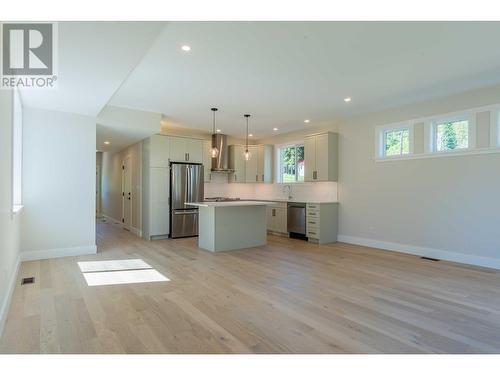 1554 Cook Avenue, Rossland, BC - Indoor Photo Showing Kitchen