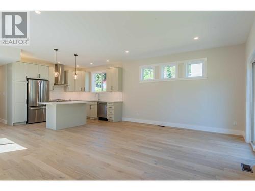 1554 Cook Avenue, Rossland, BC - Indoor Photo Showing Kitchen With Stainless Steel Kitchen