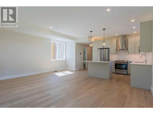 1554 Cook Avenue, Rossland, BC - Indoor Photo Showing Kitchen With Stainless Steel Kitchen With Upgraded Kitchen