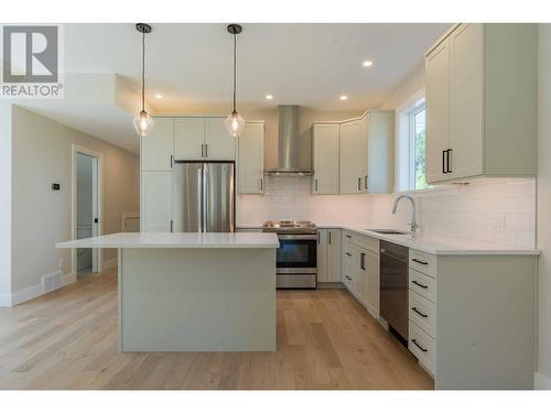 1554 Cook Avenue, Rossland, BC - Indoor Photo Showing Kitchen With Stainless Steel Kitchen With Upgraded Kitchen