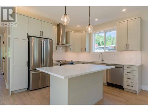 1554 Cook Avenue, Rossland, BC - Indoor Photo Showing Kitchen With Stainless Steel Kitchen With Upgraded Kitchen