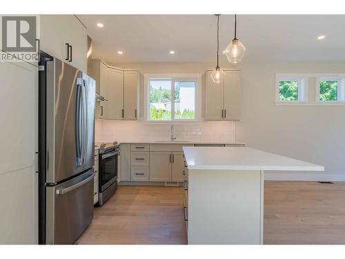 1554 Cook Avenue, Rossland, BC - Indoor Photo Showing Kitchen With Stainless Steel Kitchen With Upgraded Kitchen