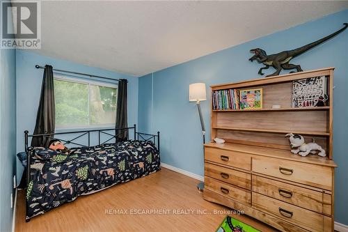 2332 Coldstream Drive, Burlington, ON - Indoor Photo Showing Bedroom