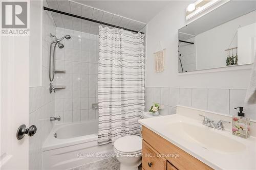 2332 Coldstream Drive, Burlington, ON - Indoor Photo Showing Bathroom