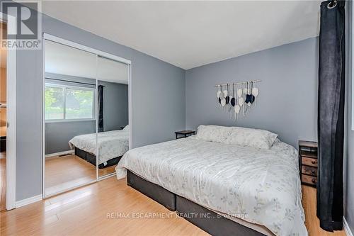 2332 Coldstream Drive, Burlington, ON - Indoor Photo Showing Bedroom