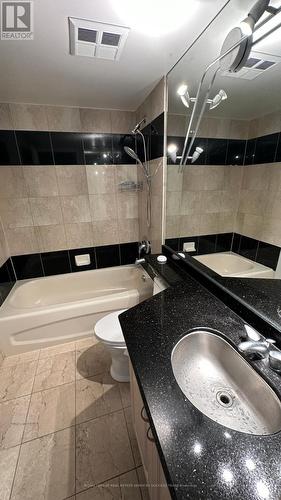 2407 - 550 Webb Drive, Mississauga, ON - Indoor Photo Showing Bathroom